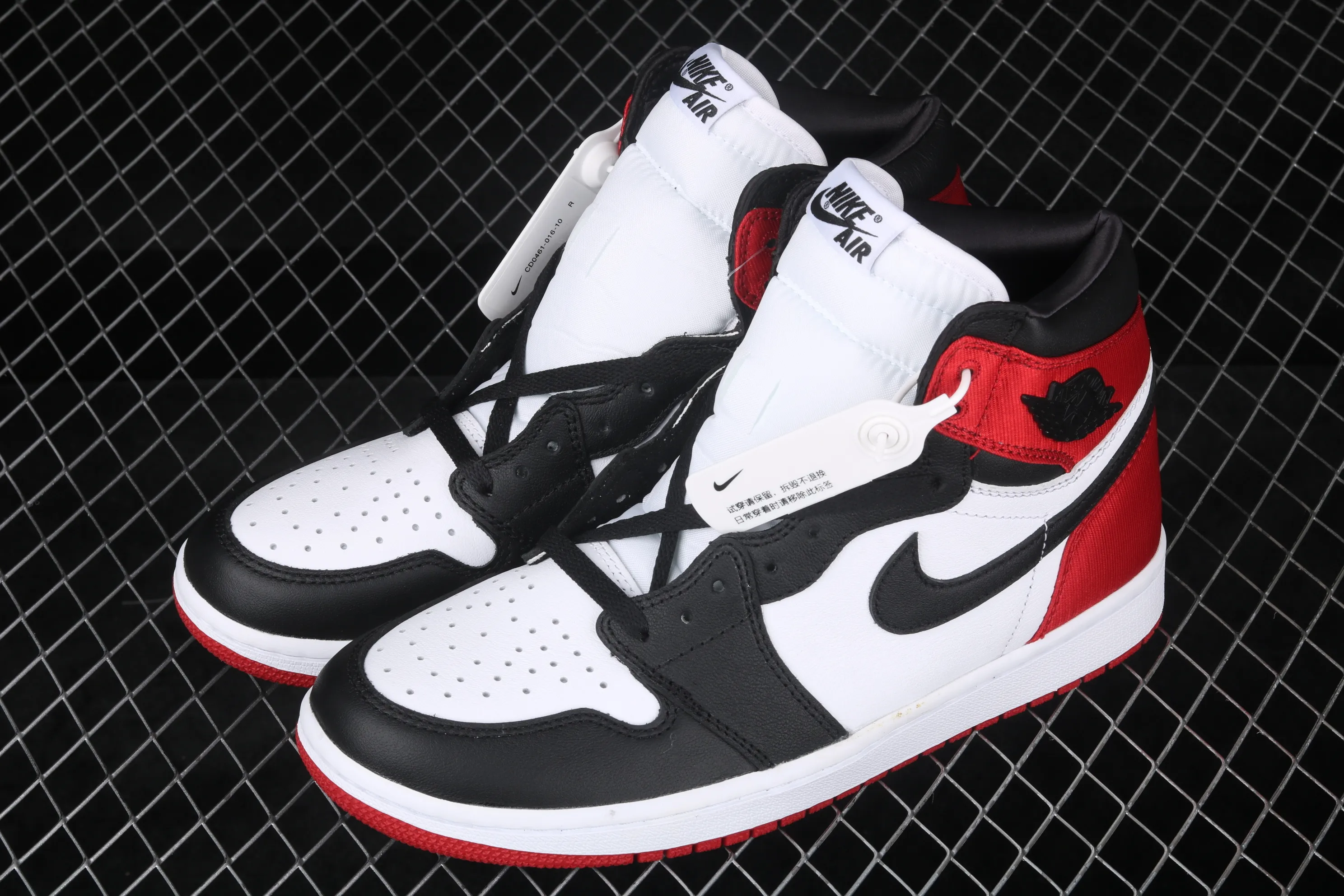 All categories Air Jordan Jordan series basketball shoes Air Jordan 1 High Different versions Air Jordan AJ1 Satin WMNS "Black Toe" AJ1 classic replica Joe 1 silk black toe CD0461-016
